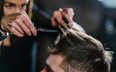 Kobieta barber. Stylizacja włosów