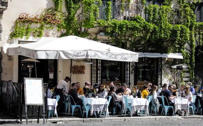 Restauracje w Rzymie oferują włoską kuchnię, ale jeszcze częściej – fast food.