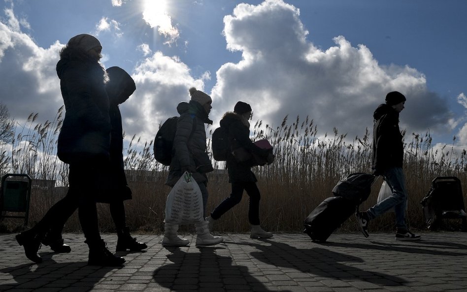 Ukraina: Korytarze humanitarne zagrożone nieustannym ostrzałem