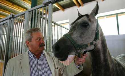 Były szef stadniny Marek Trela i Amra na zdjęciu z 2008 r.