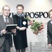 Nagrodę prof. Karolowi Modzelewskiemu (z lewej) w redakcji „Rzeczpospolitej” wręczyły prof. Teresa R