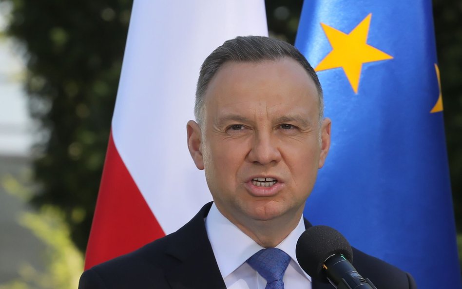 Prezydent Andrzej Duda podczas wypowiedzi dla mediów w związku z rocznicą wejścia Polski do Unii Eur