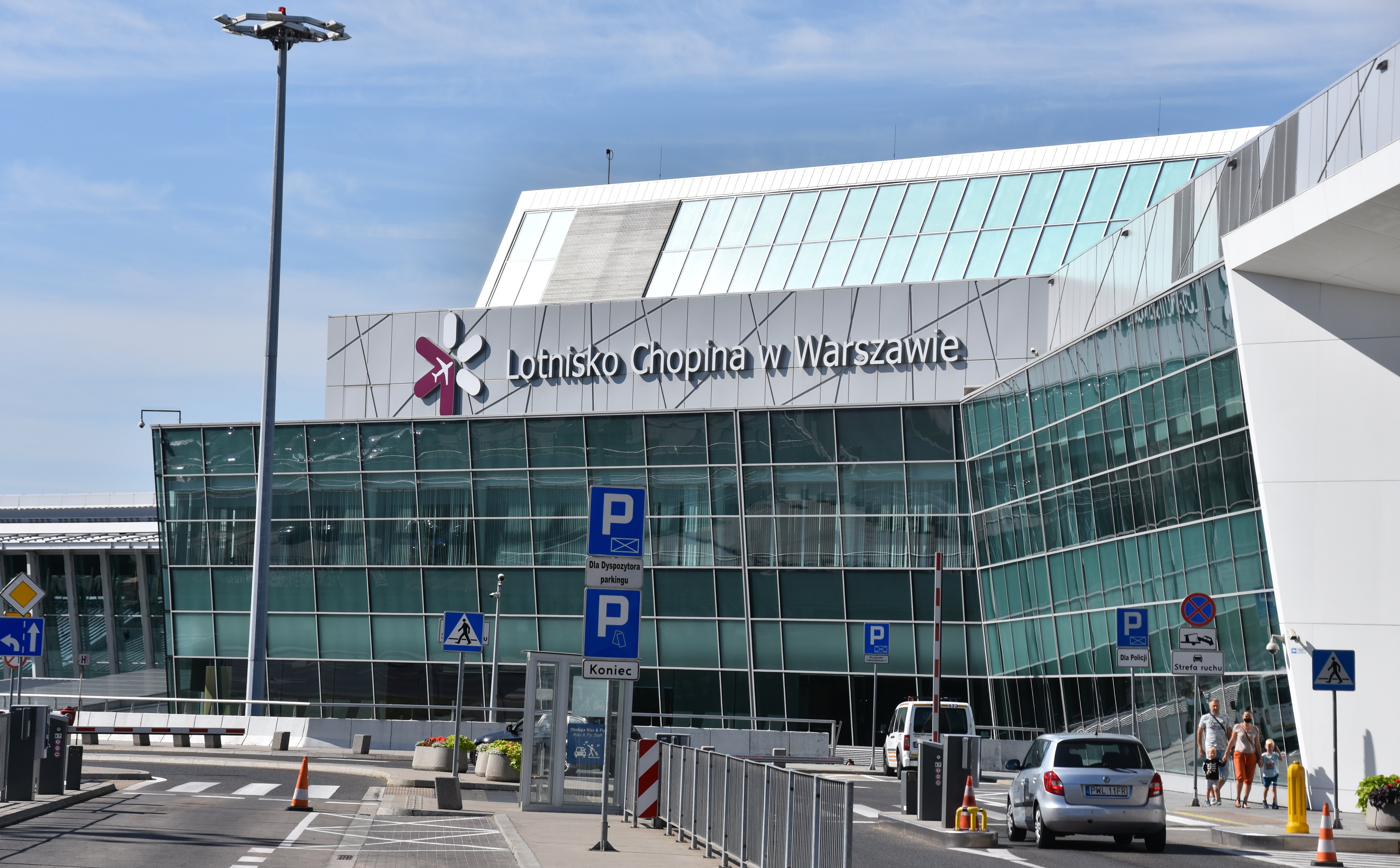 Loty w Polsce opóźnione i odwołane po wtargnięciu rosyjskich dronów