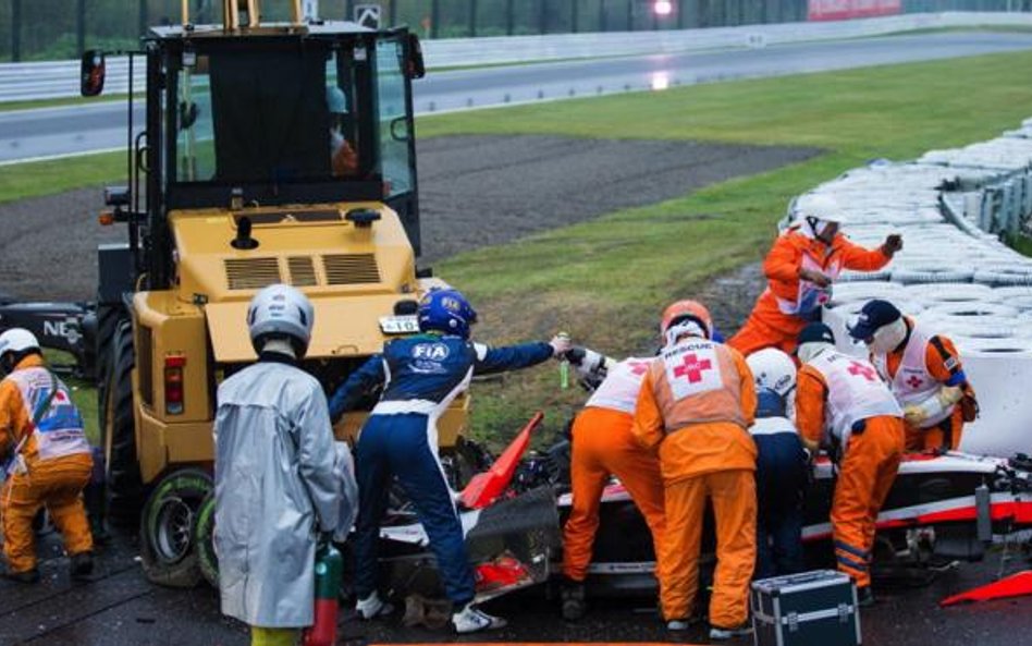 Jules Bianchi wjechał w dźwig samobieżny, który usuwał z toru inny rozbity bolid