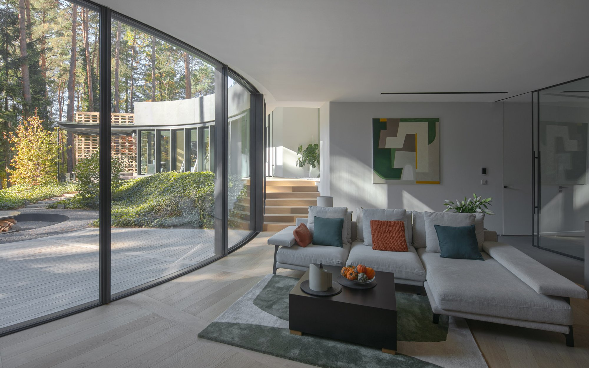 Willa w środku lasu sosnowego. Luksus spokoju pod Warszawą