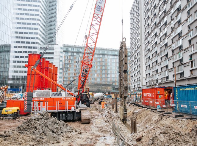 Zakres prac geotechnicznych obejmuje wykonanie ściany szczelinowej o grubości 60 centymetrów i sięga