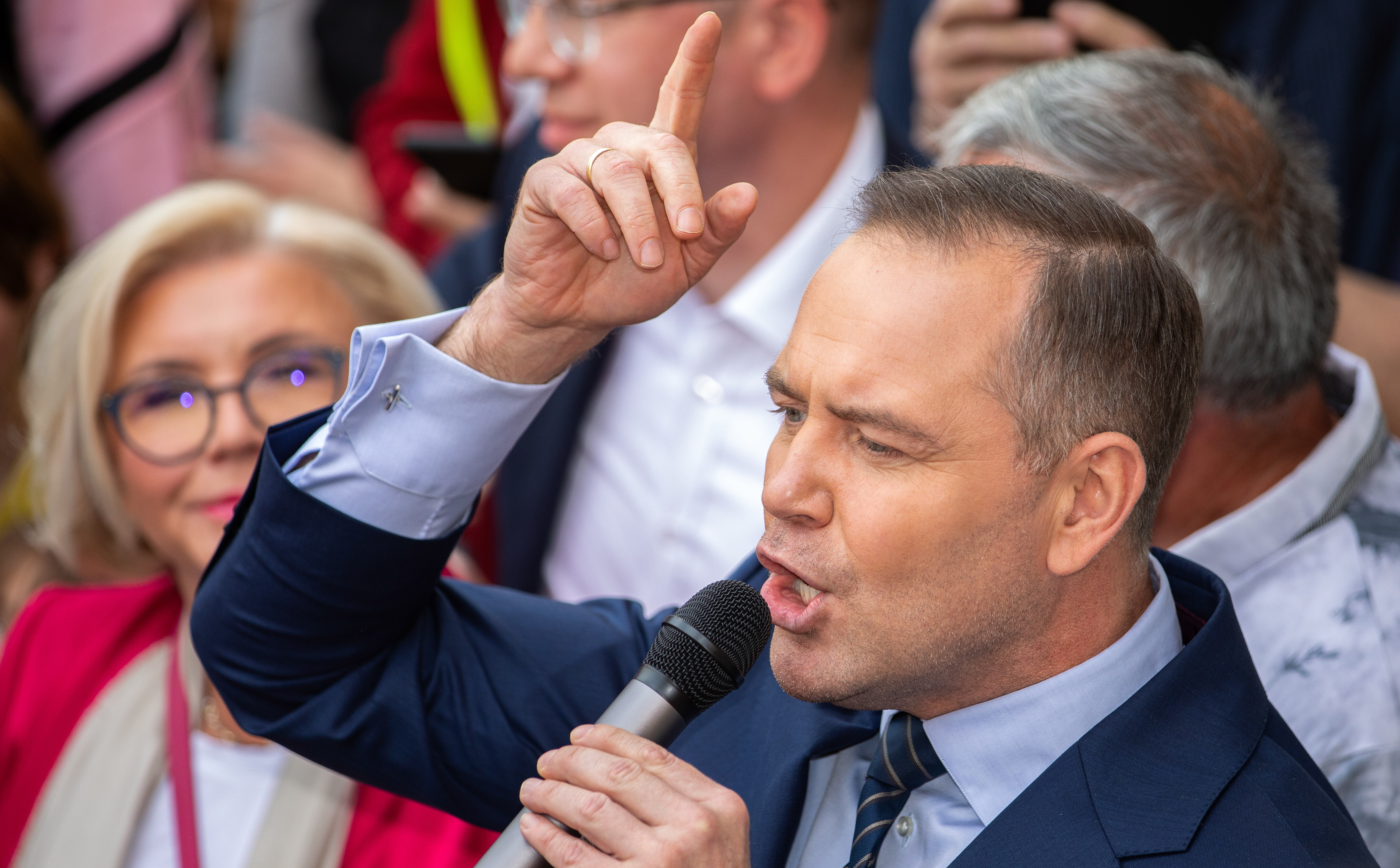 Nowy sondaż „Rzeczpospolitej”: Afera mieszkaniowa Nawrockiego bulwersuje choćby wyborców PiS