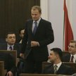 Donald Tusk w Senacie. Tomasz Misiak siedzi w pierwszym rzędzie po prawej.
