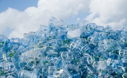 Możliwy krach systemu kaucyjnego. Dzięki samorządom, wyborom i branży odpadowej