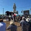 Figurę Maryi pod Toruniem duchowny o. dominikanin Paweł Gużyński skrytykował jeszcze przed odsłonięc