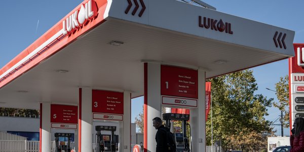 Więcej czasu w rozstanie z Łukoilem. Zegar tyka do 13 grudnia