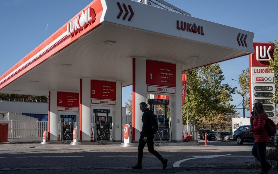 Więcej czasu na rozstanie z Łukoilem. Zegar tyka do 13 grudnia