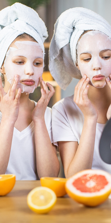 Stosowanie kosmetyków nieprzystosowanych do rodzaju cery lub aplikowanie ich zbyt często może przyni