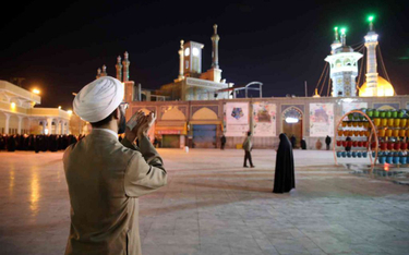 Irańczycy chcieli wedrzeć się do świątyni zamkniętej z powodu epidemii