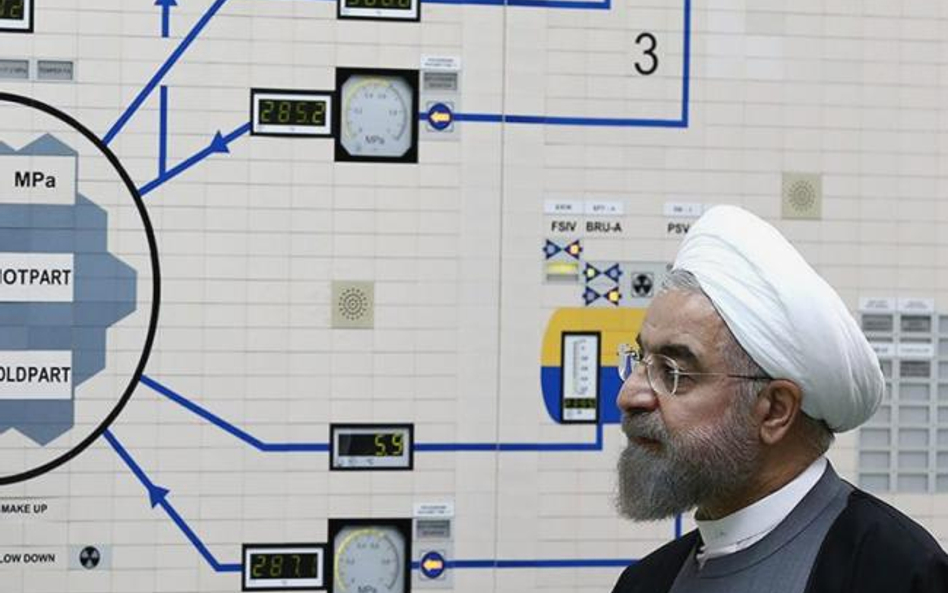 Prezydent Hasan Rouhani w czasie wizyty w elektrowni jądrowej w Buszehr nad Zatoką Perską