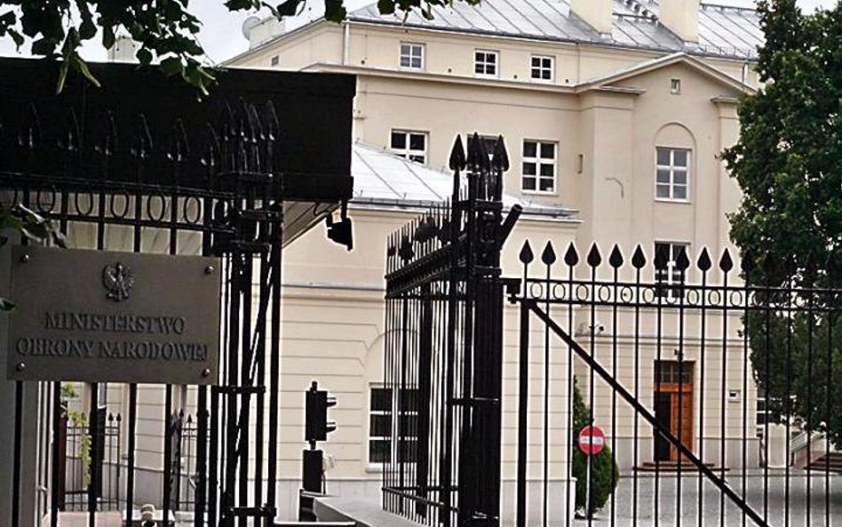 Arkadiusz Protas zaczął współpracę z MON 1 kwietnia (na zdjęciu siedziba resortu przy ul. Klonowej w