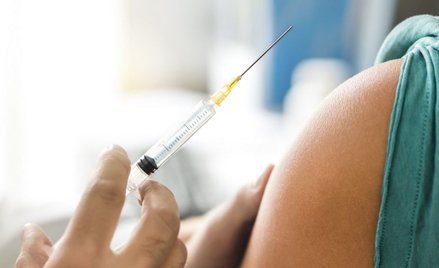 Badanie szczepionki na COVID-19. Pierwszy ochotnik otrzymał dawkę