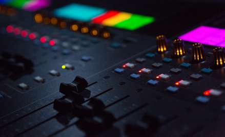 OFF Radio Kraków stawia sobie za cel przyciągnięcie młodych słuchaczy.