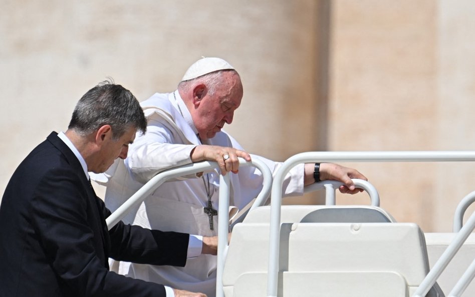 Papież Franciszek trafił do szpitala