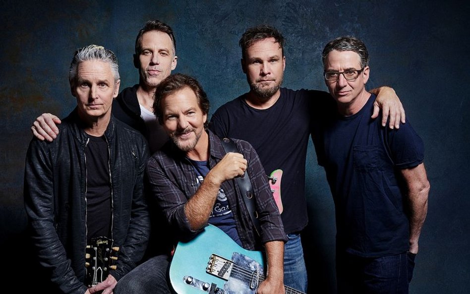 Pearl Jam'2020. Eddie Vedder, lider, kompozytor, autor - po środku.