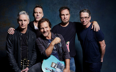 Pearl Jam'2020. Eddie Vedder, lider, kompozytor, autor - po środku.