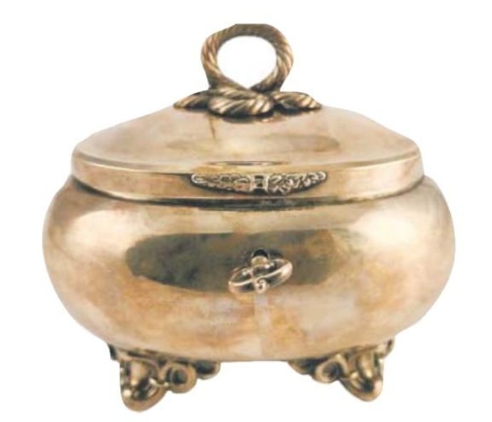 Srebrna cukiernica z XIX wieku.