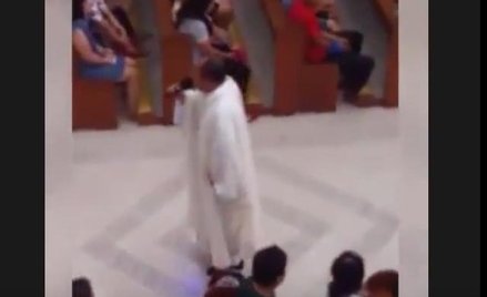 Ksiądz "latał" na desce po kościele