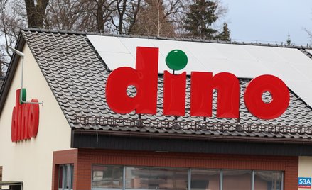 Inwestorzy stawiają na Dino – akcje spółek handlowych w różnych kierunkach