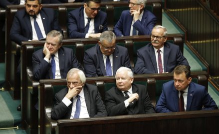 Sondaż: PiS prowadzi, ale bez szans na samodzielne rządy. Najwięcej zyskała Konfederacja