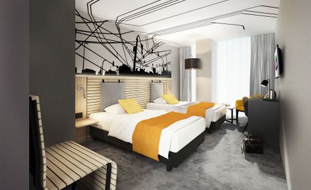 Tramwaj w ścianie warszawskiego hotelu