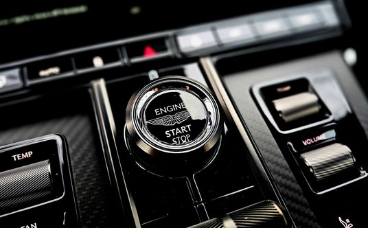 To pokrętło jest nie tylko wciskane, ale również obrotowe