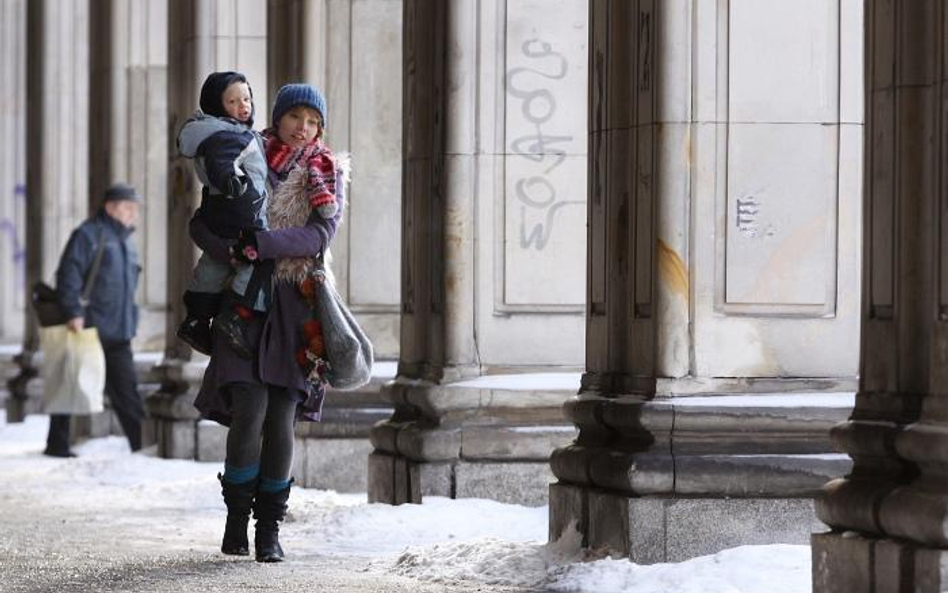 Zdjęcia do filmu powstawały też na placach: Konstytucji i Zbawiciela, ulicy Koszykowej i moście Poni