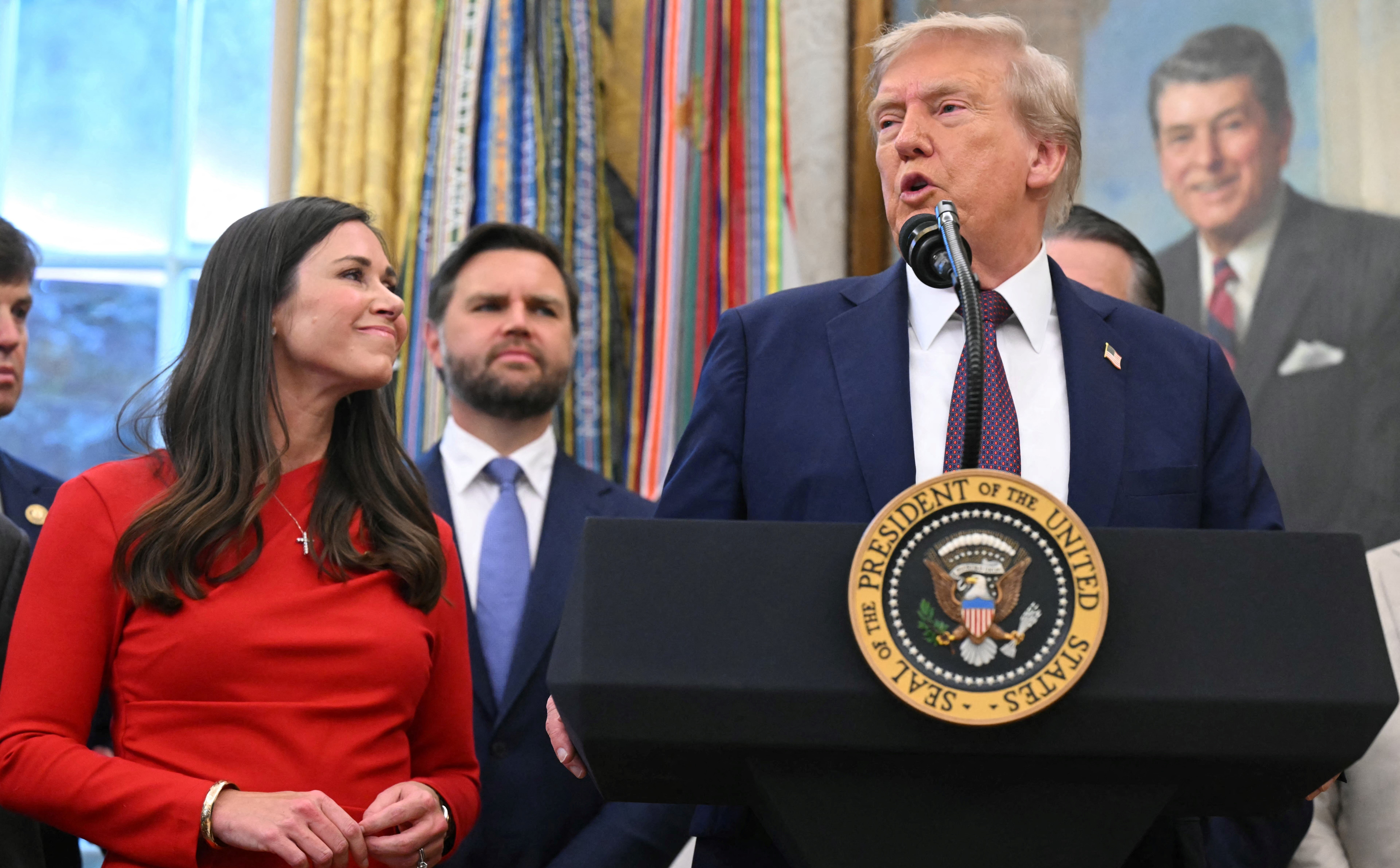 Дональд Трамп пытается поддержать тарифы в Верховном суде. Он просит «быстрого решения»