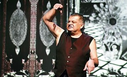 Krzysztof Globisz jako Jekyll i Hyde w spektaklu Jakuba Porcariego w stołecznym Teatrze Polonia