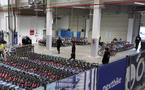 Warszawskie hale opuszczają już tysiące nowych jednośladów, przeznaczonych m.in. dla miast niemiecki