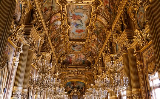 Wnętrza Palais Garnier przyciągają turystów z całego ż