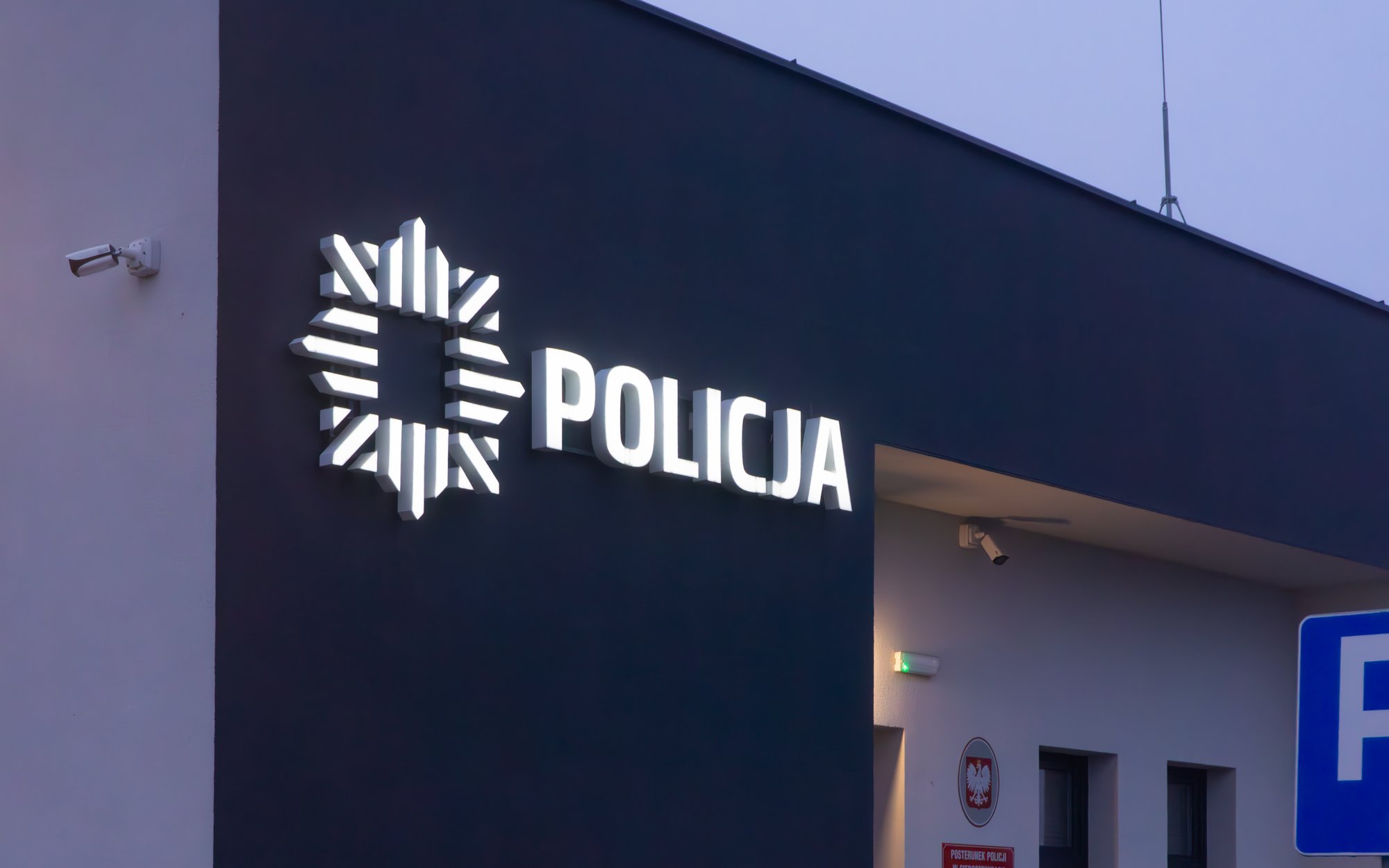 Coraz więcej nastolatków pomaga przy oszustwach „na wnuczka”. Policja podała dane