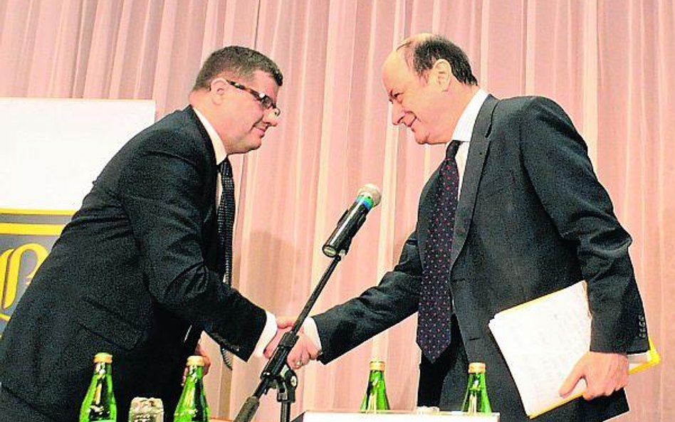 Narodowy Bank Polski, kierowany przez Sławomira Skrzypka (z lewej) i Ministerstwo Finansów, którego 