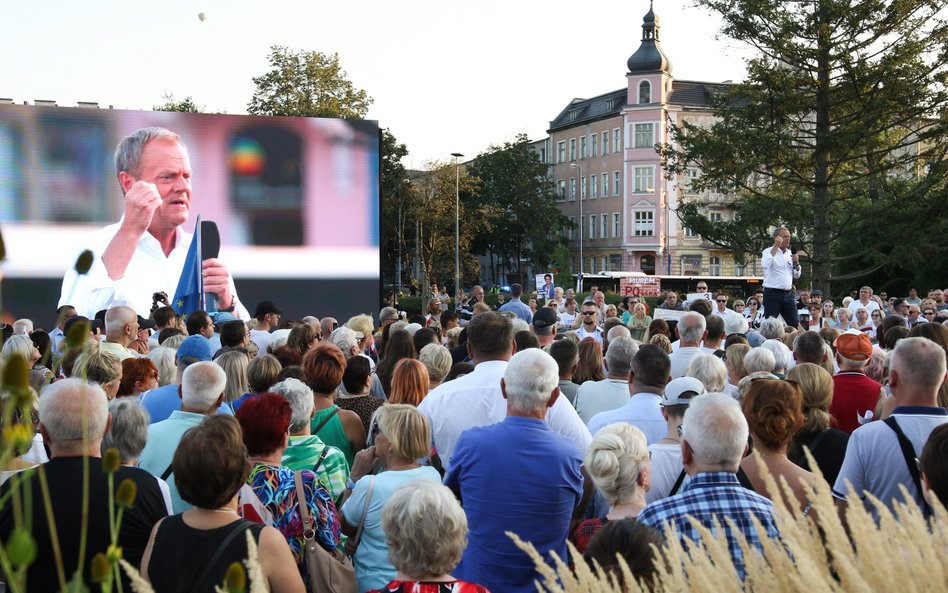 Pragmatyzm Donalda Tuska może irytować, ale on rozumie, co we współczesnym świecie oznacza liberaliz