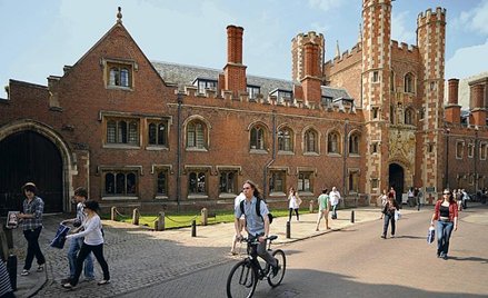 Miliarder przekazał 100 mln funtów Uniwersytetowi w Cambridge