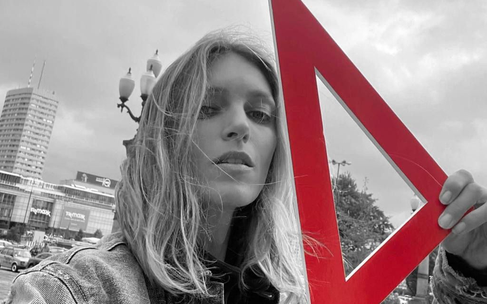 Anja Rubik w akcji "Ekierka w dłoń!"