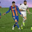 Karim Benzema (z prawej, obok Clement Lenglet) zdobył bramkę, która była ozdobą El Clasico