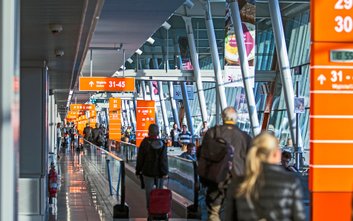 Główne zadanie obejmuje modernizację południowej strony lotniska, w tym przebudowę terminala, pirsu 