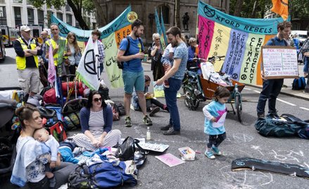 Raport: Czy ekolodzy chcą obalić brytyjską demokrację?