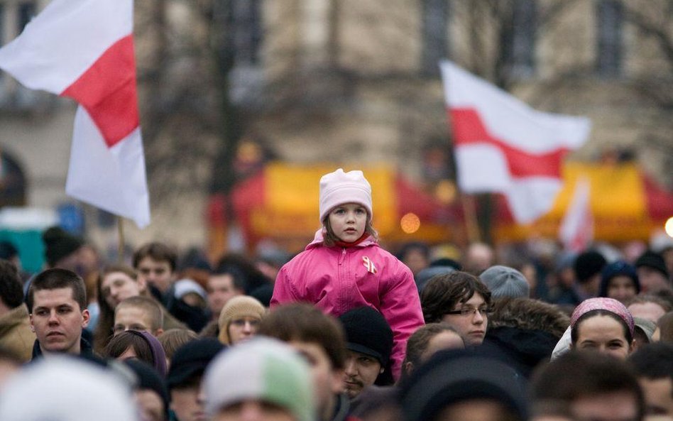 Białorusini nie wierzą ani władzy, ani opozycji