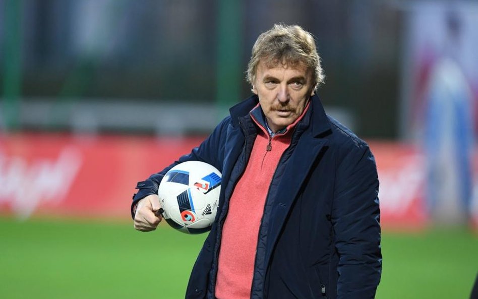 Zbigniew Boniek, kiedyś gwiazdor na boisku, dziś błyszczy na piłkarskich salonach.