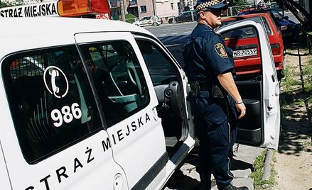 Straż miejska z nowymi uprawnieniami: zatrzymanie z auta