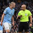 Napastnik Manchesteru City Erling Haaland i Szymon Marciniak