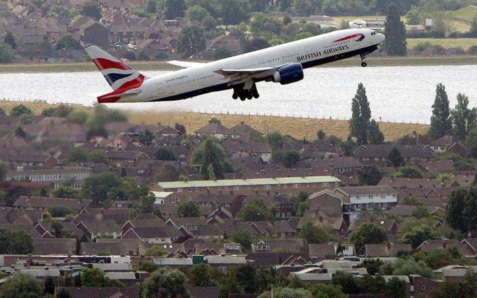 Samolot British Airways po starcie z londyńskiego Heathrow