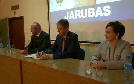 Adam Jarubas na spotkaniu z mieszkańcami w Pomorskiej Szkole Wyższej w Starogardzie Gdańskim